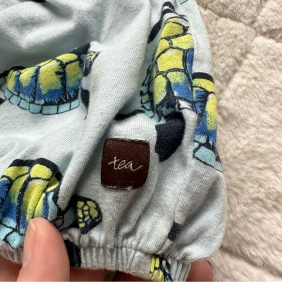 Tea Collection | Blue Sea Turtle Printed Henley Romper | Size 3-6 Months - Picture 5 of 9